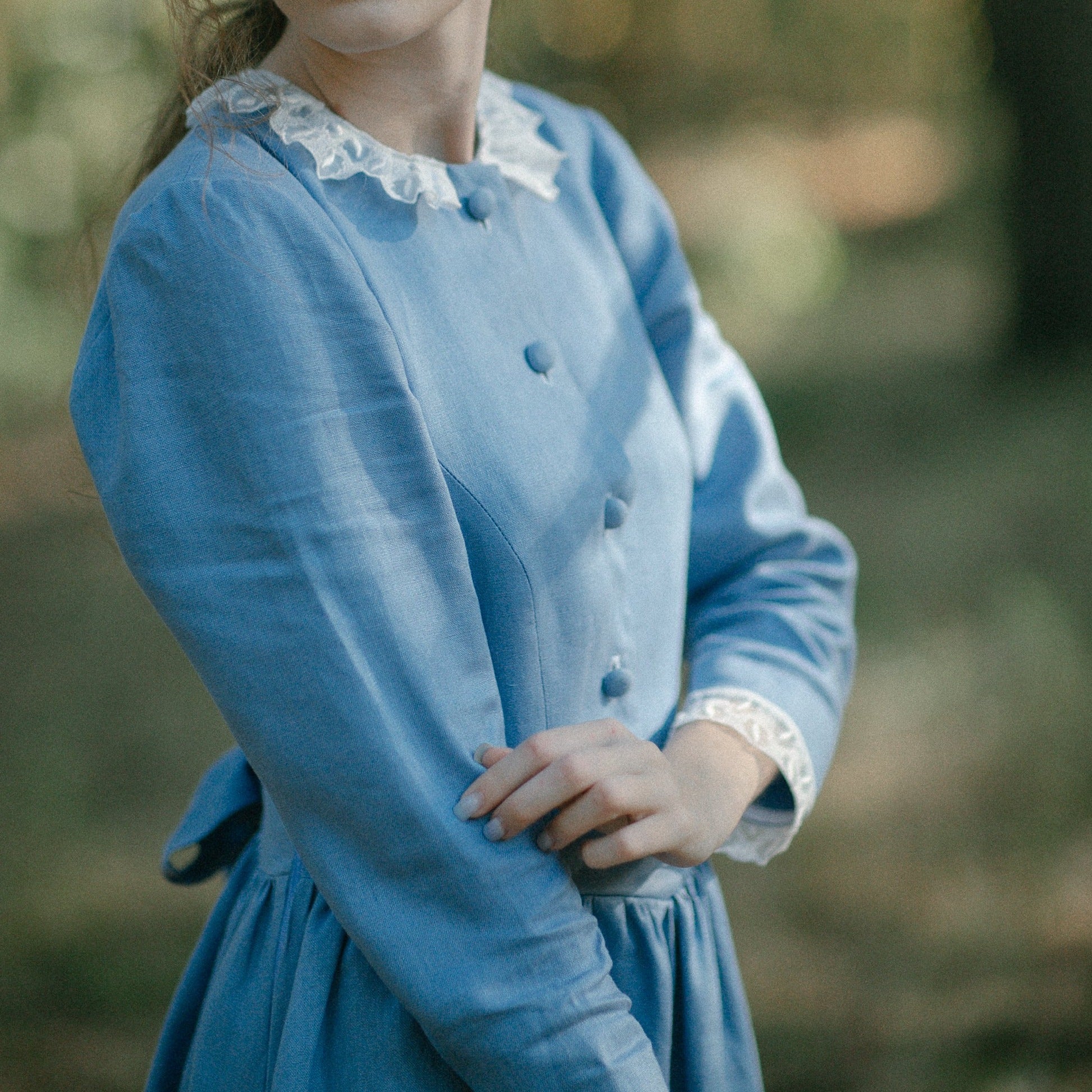 Elain Archeron style baby blue linen dress. Handmade Acotar baby blue linen dress with leaves lace and princess waist