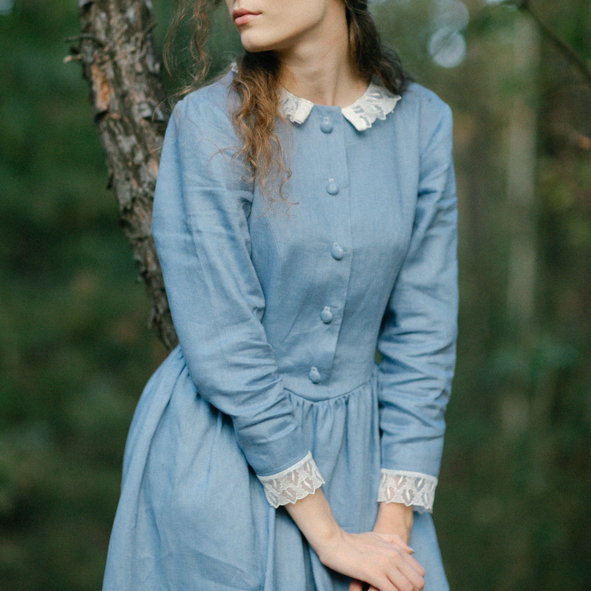 Elain Archeron style baby blue linen dress. Handmade Acotar baby blue linen dress with leaves lace and princess waist