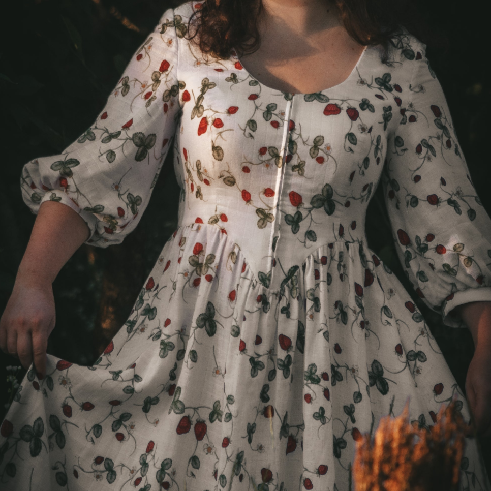 Strawberry dress 20 size Maxi lenght / Fast sewing option 1-3 days and Fast delivery 3-9 days Strawberry dress 20 size Maxi lenght / Fast sewing option 1-3 days and Fast delivery 3-9 days