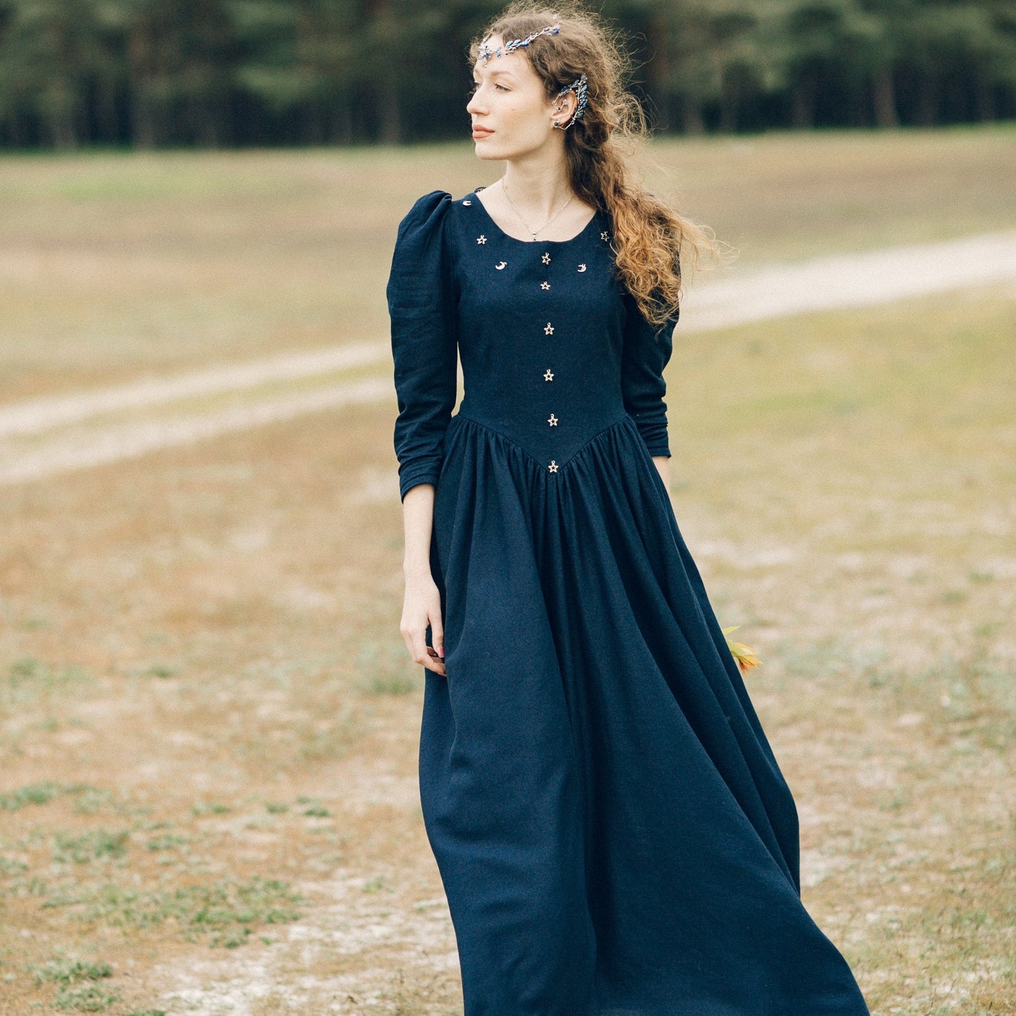 Feyre Archeron princess V waist corset linen dress. Handmade Acotar Night Cort princesscore dress.