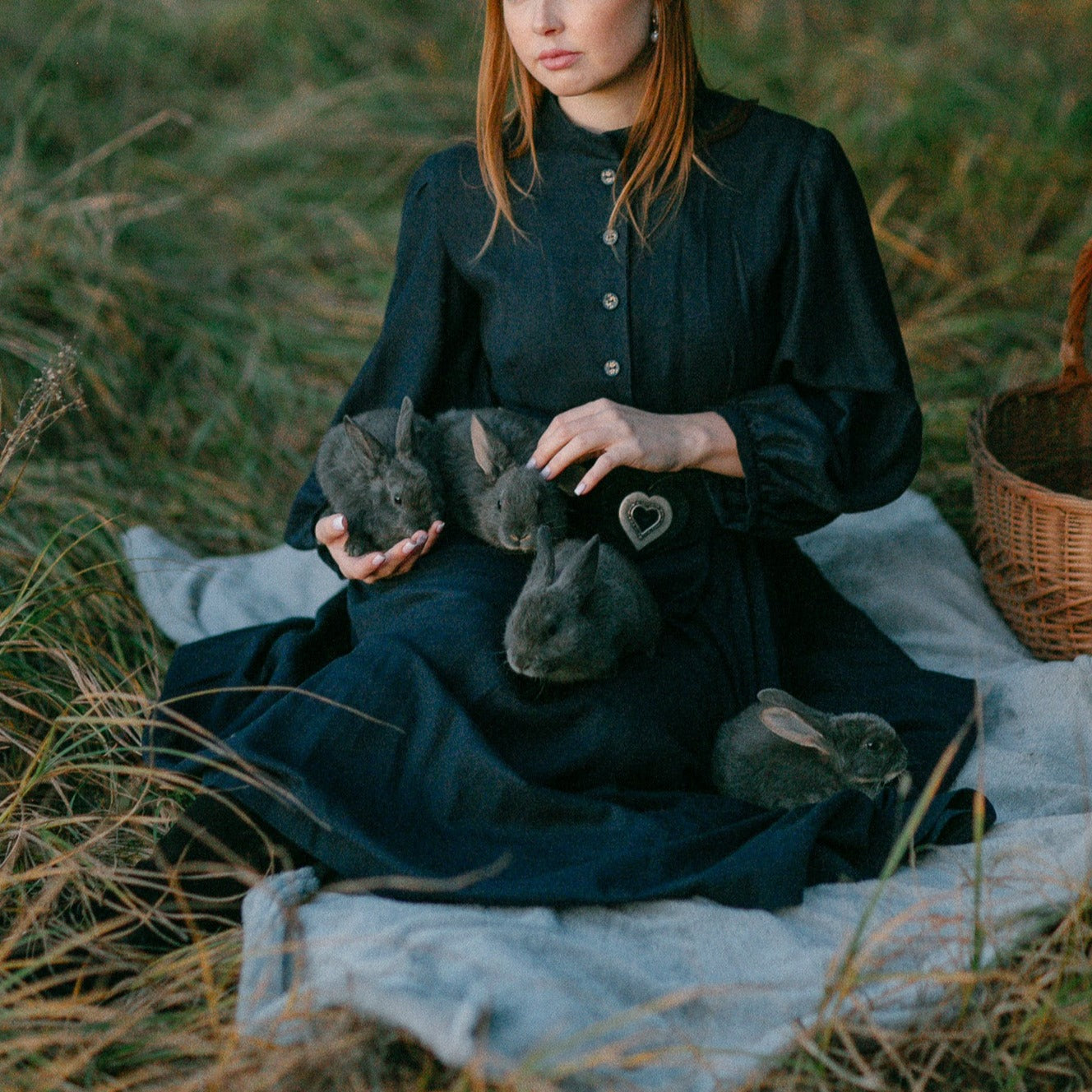 Nesta Archeron style linen dress. Handmade navy blue Acotar linen dress with puff sleeves and wood buttons.