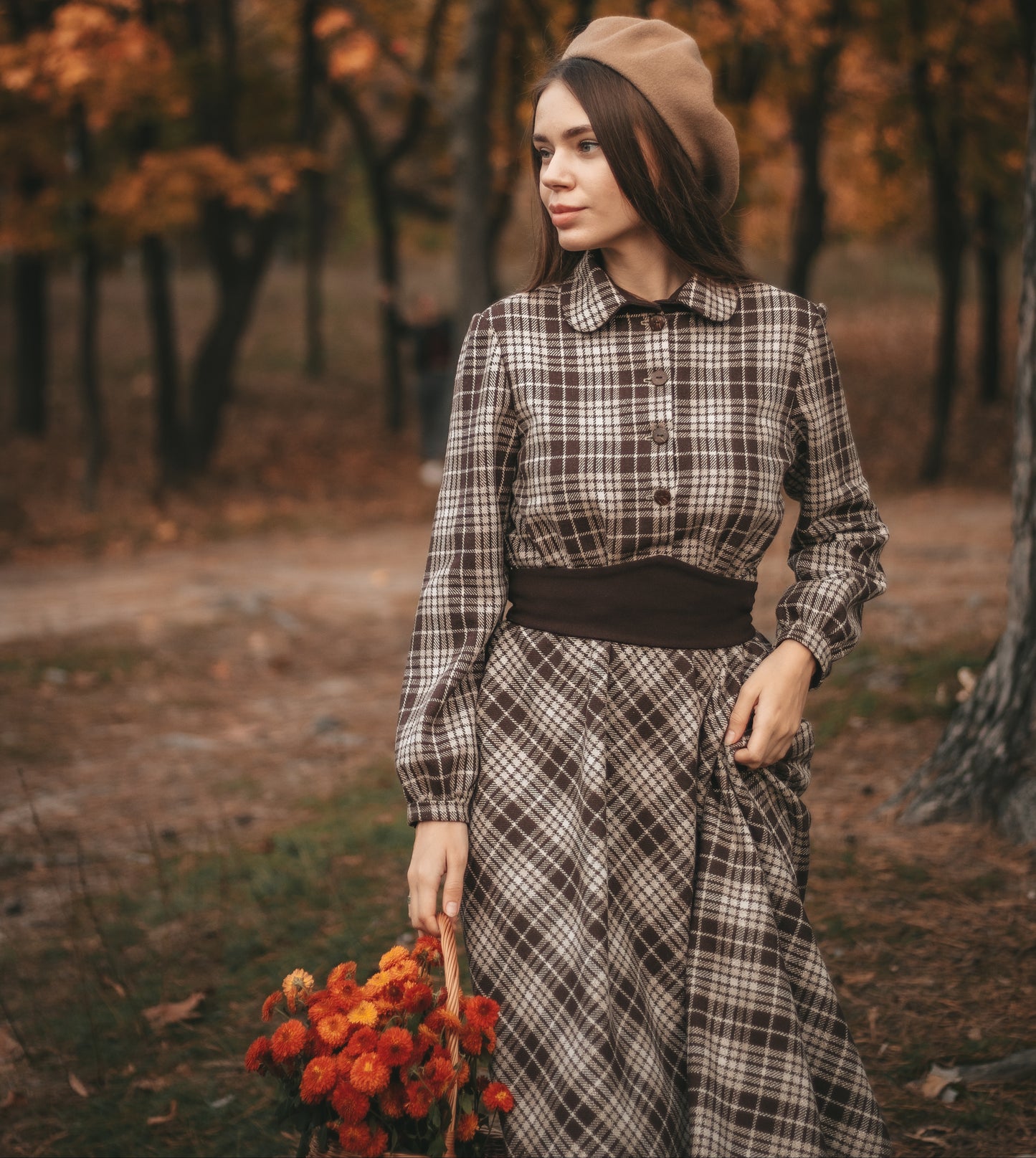Tartan scotland brown check wool dress with edwardian belt. Handmade Retro style classic wool dress with wood buttons and peter pan collar.