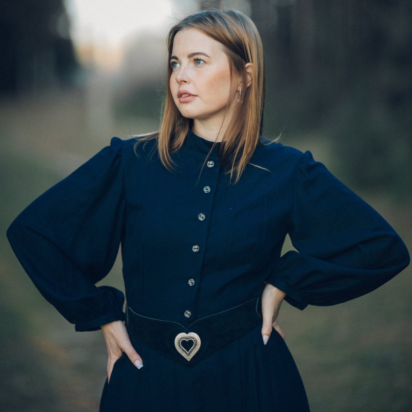 Nesta Archeron style linen dress. Handmade navy blue Acotar linen dress with puff sleeves and wood buttons.