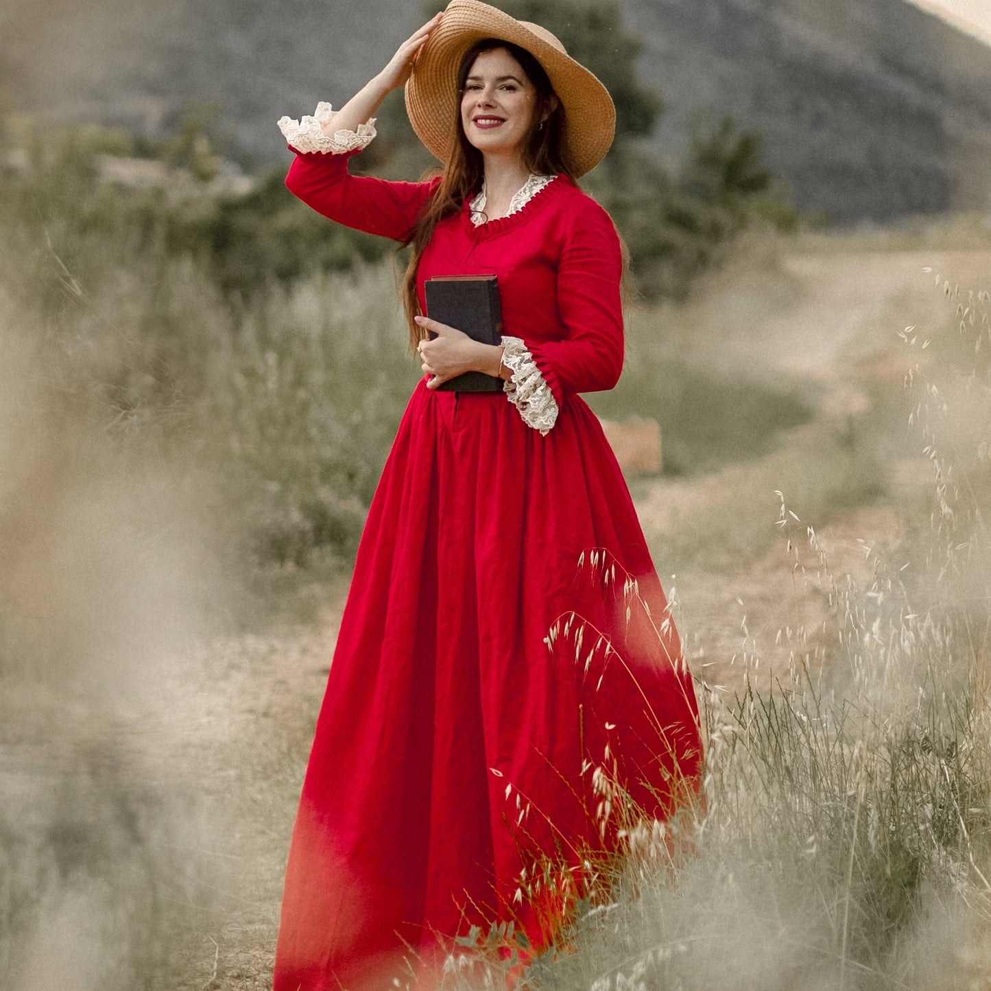 Claire Fraser Outlander corset red linen princesscore dress with lace. Handmade for opera and theater Sussenach dress with hooks in front and amazing lace.