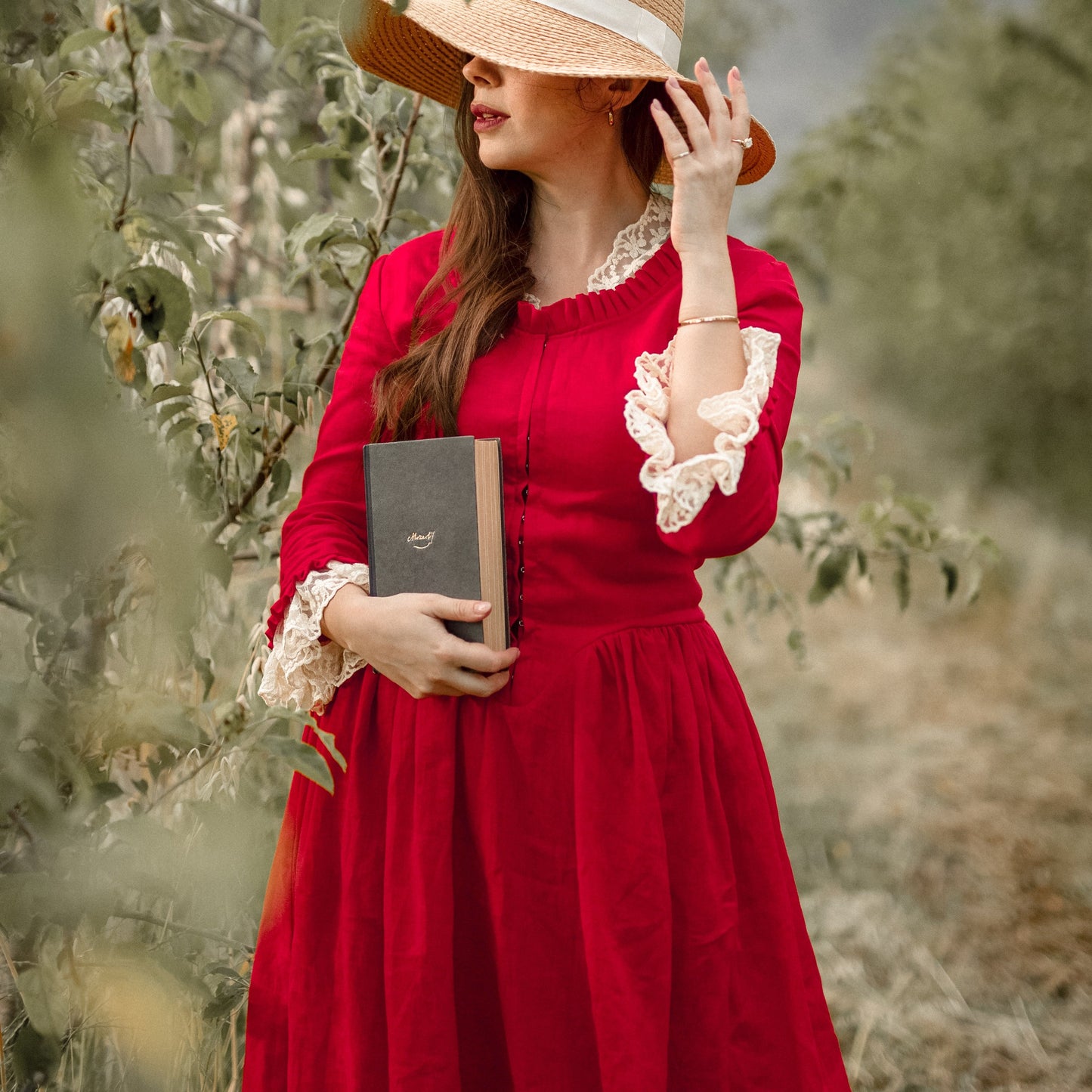 Claire Fraser Outlander corset red linen princesscore dress with lace. Handmade for opera and theater Sussenach dress with hooks in front and amazing lace.