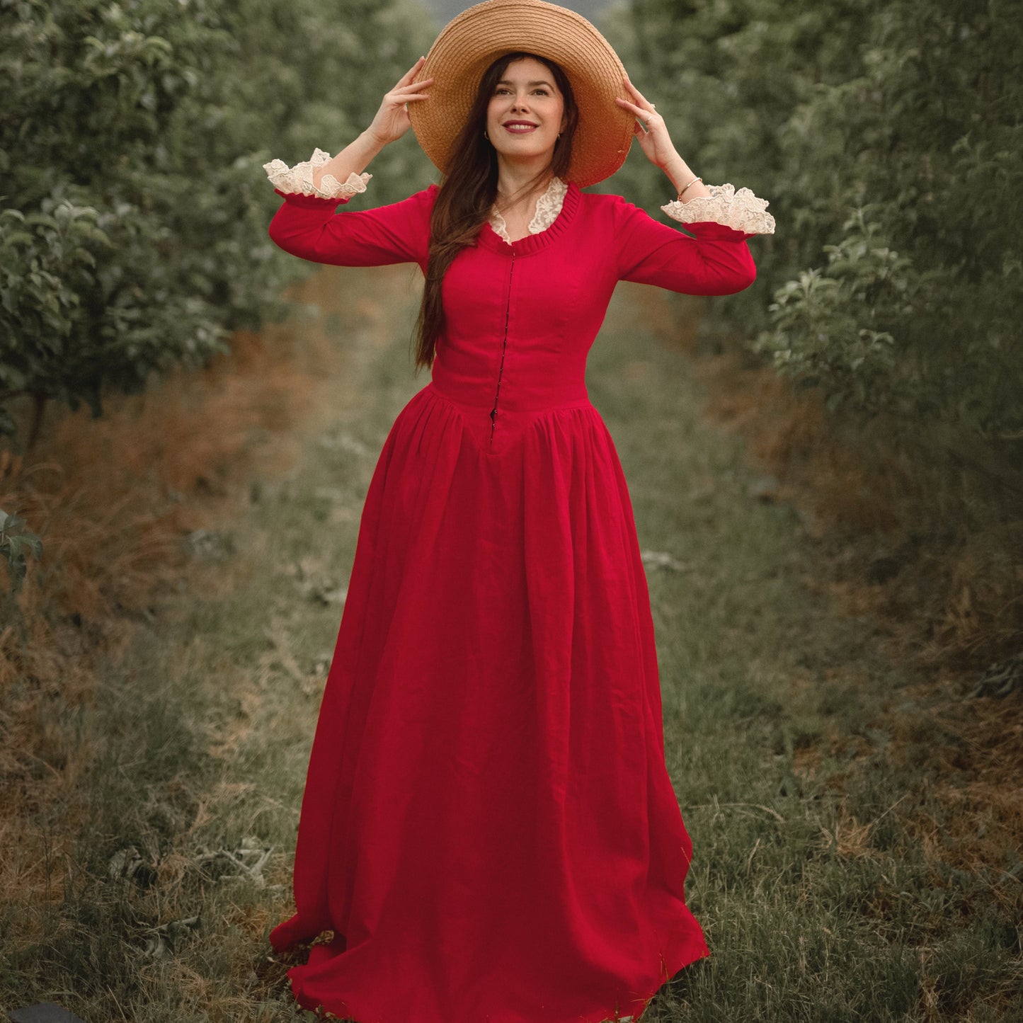 Claire Fraser Outlander corset red linen princesscore dress with lace. Handmade for opera and theater Sussenach dress with hooks in front and amazing lace.