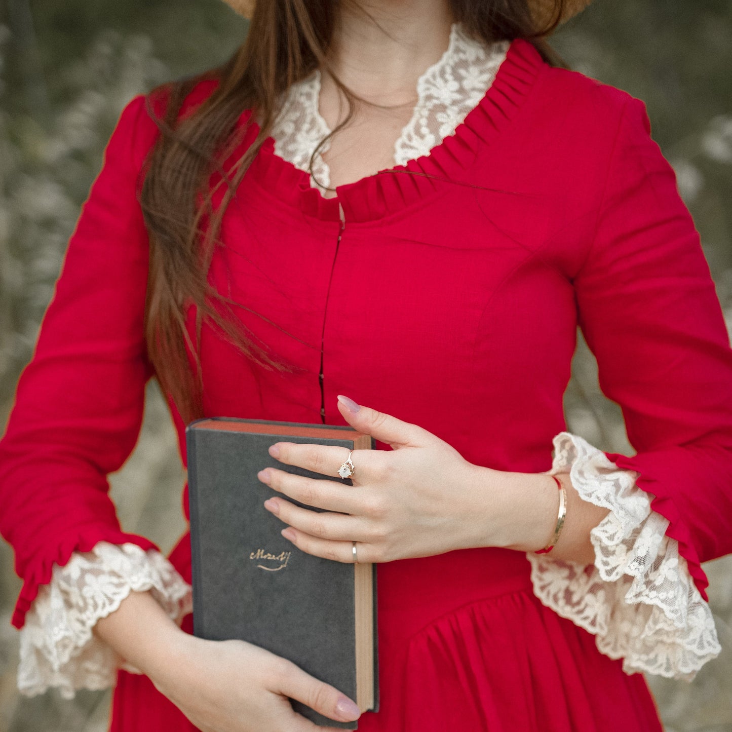 Claire Fraser Outlander corset red linen princesscore dress with lace. Handmade for opera and theater Sussenach dress with hooks in front and amazing lace.