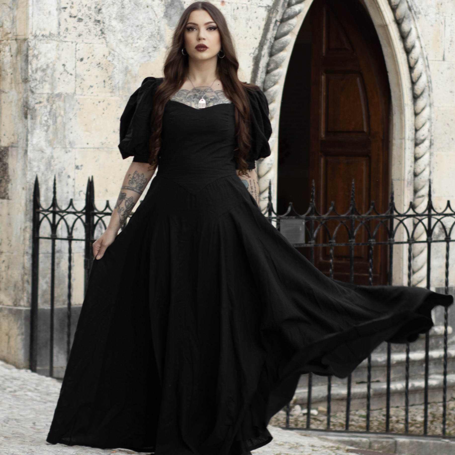 Witch moon wimslegoth black Hecata linen goth dress. Handmade Mortisha Adams vampire corset style black linen dress with V waist and puff sleeves.