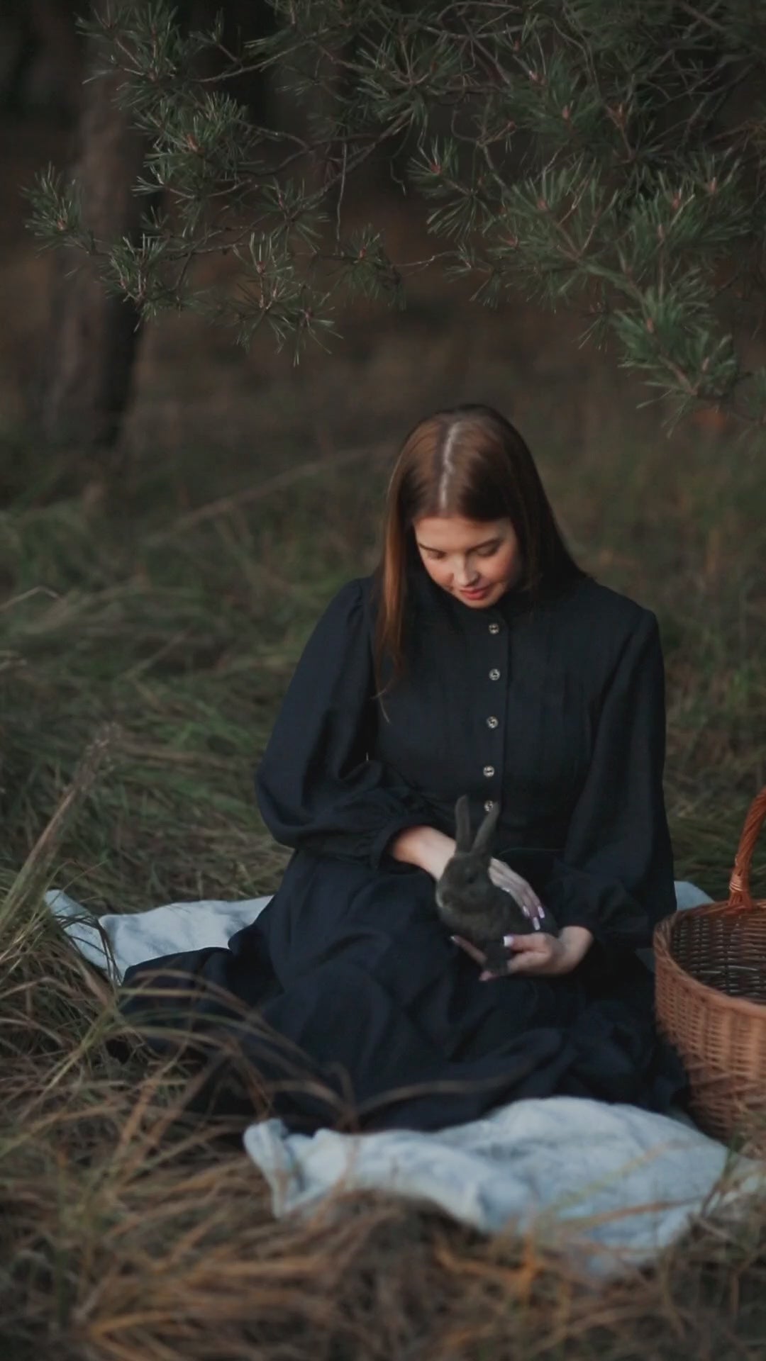 Nesta Archeron style linen dress. Handmade navy blue Acotar linen dress with puff sleeves and wood buttons.