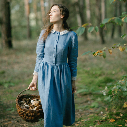 Elain Archeron style baby blue linen dress. Handmade Acotar baby blue linen dress with leaves lace and princess waist