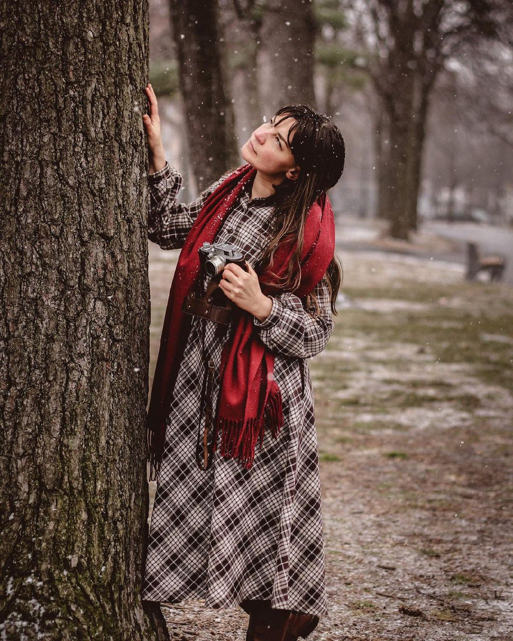 Tartan scotland brown check wool dress with edwardian belt. Handmade Retro style classic wool dress with wood buttons and peter pan collar.