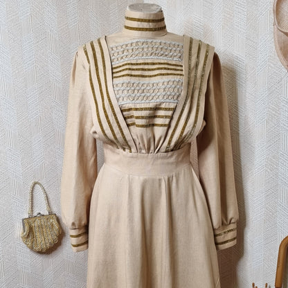 Edwardian victorian walking tea day beige linen dress. Handmade gibson girl suffragette 1900s tea linen dress with velvet ribbon and lace.