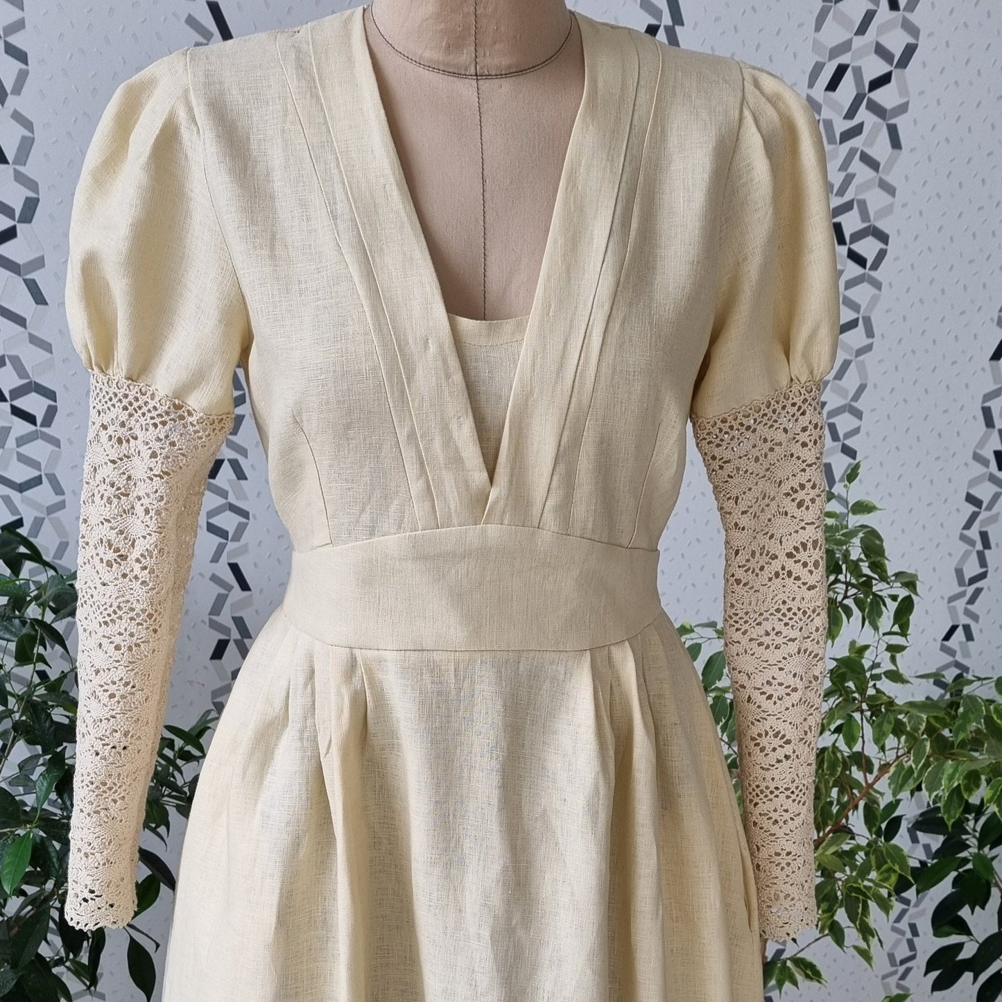 Victorian edwardian gibson girl eggshell elven princesscore linen dress. Handmade sustanable linen dress with lace