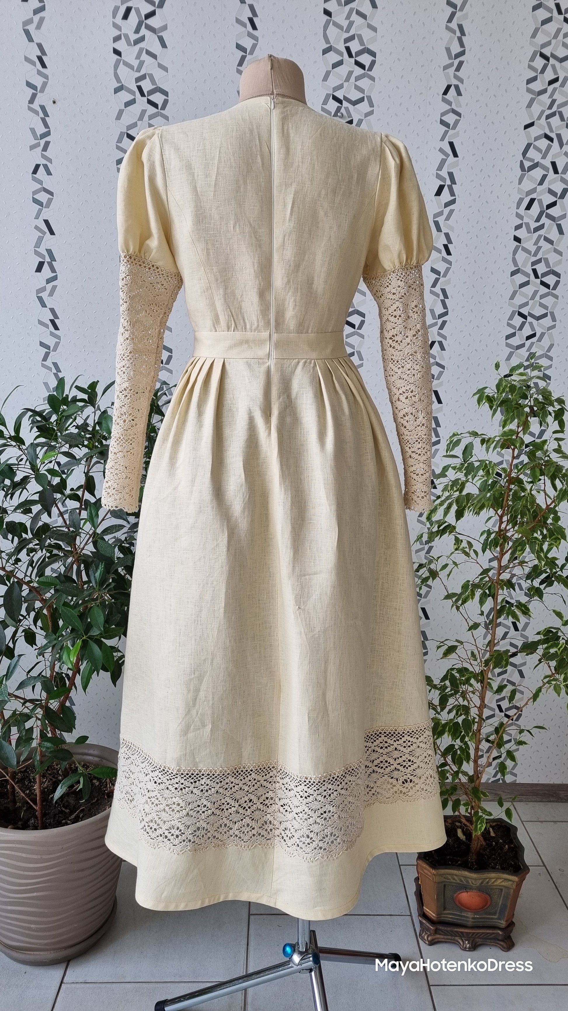 Victorian edwardian gibson girl eggshell elven princesscore linen dress. Handmade sustanable linen dress with lace