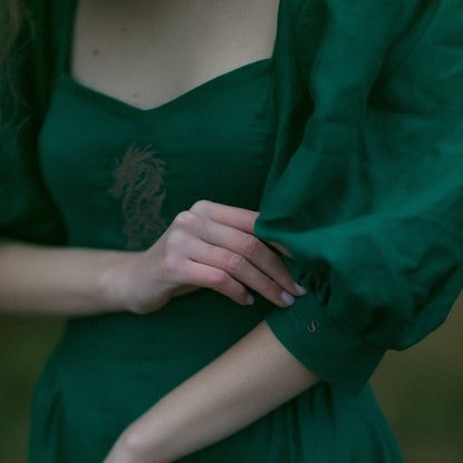 Narcissa corset style linen dress. Handmade snake basilisk emerald green corset style cottagecore linen dress, princesscore V waist, embroidery, puff sleeves.