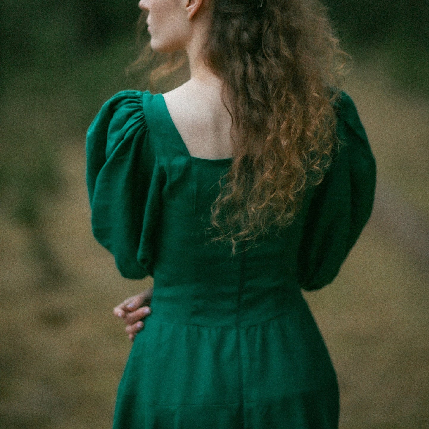 Narcissa corset style linen dress. Handmade snake basilisk emerald green corset style cottagecore linen dress, princesscore V waist, embroidery, puff sleeves.