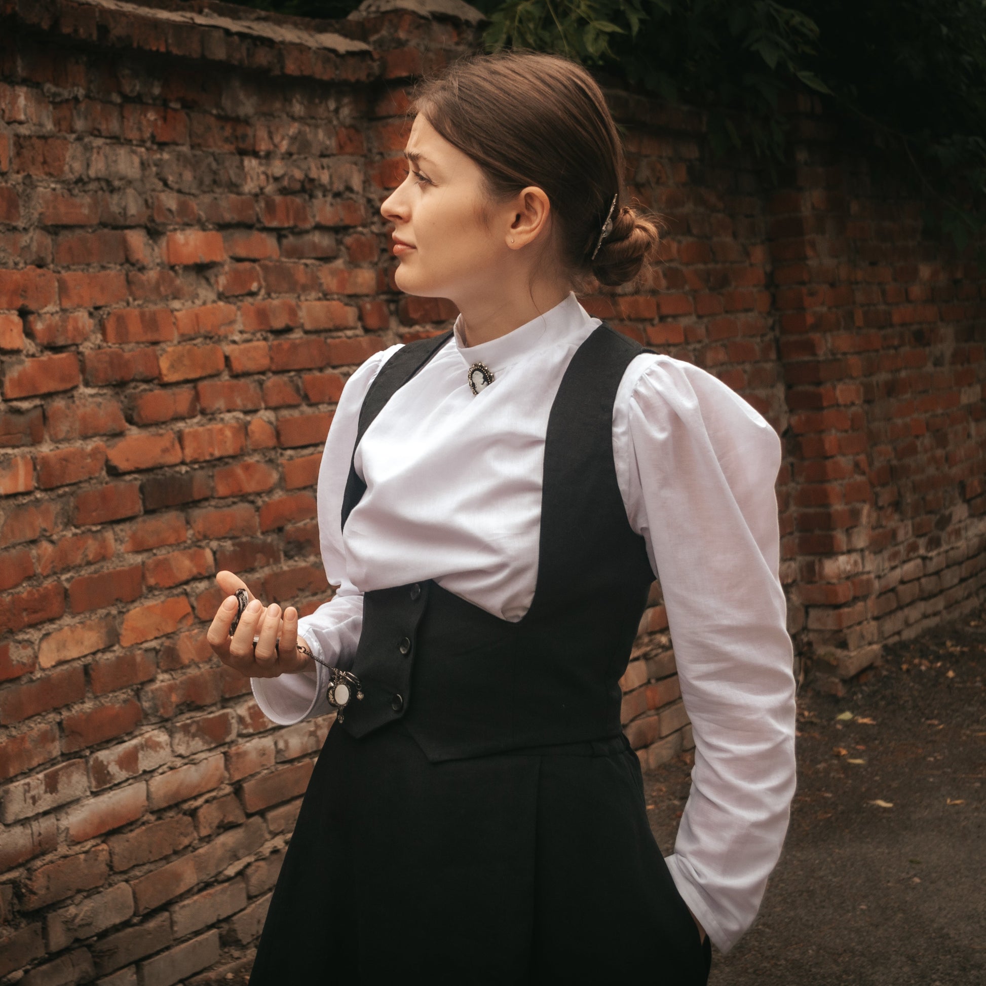 Alienist Sara Howard edwardian victorian walking skirt, vest and white blouse