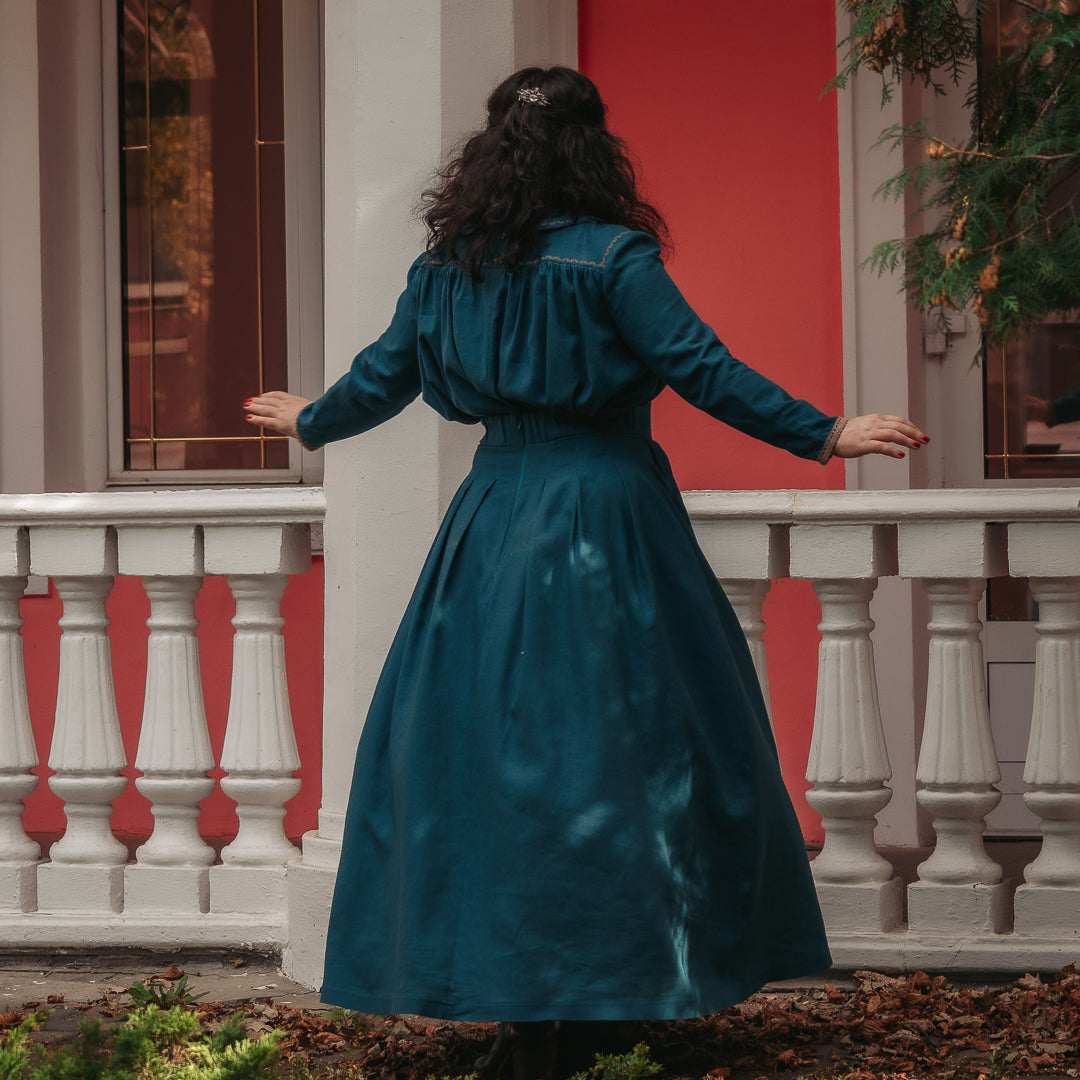 Enola Holmes Sofie Hatte victorian edwardian skirt and blouse. Handmade gibson girl suffragette 1900s walking linen corset skirt and blouse with embroidery and peter pan collar.