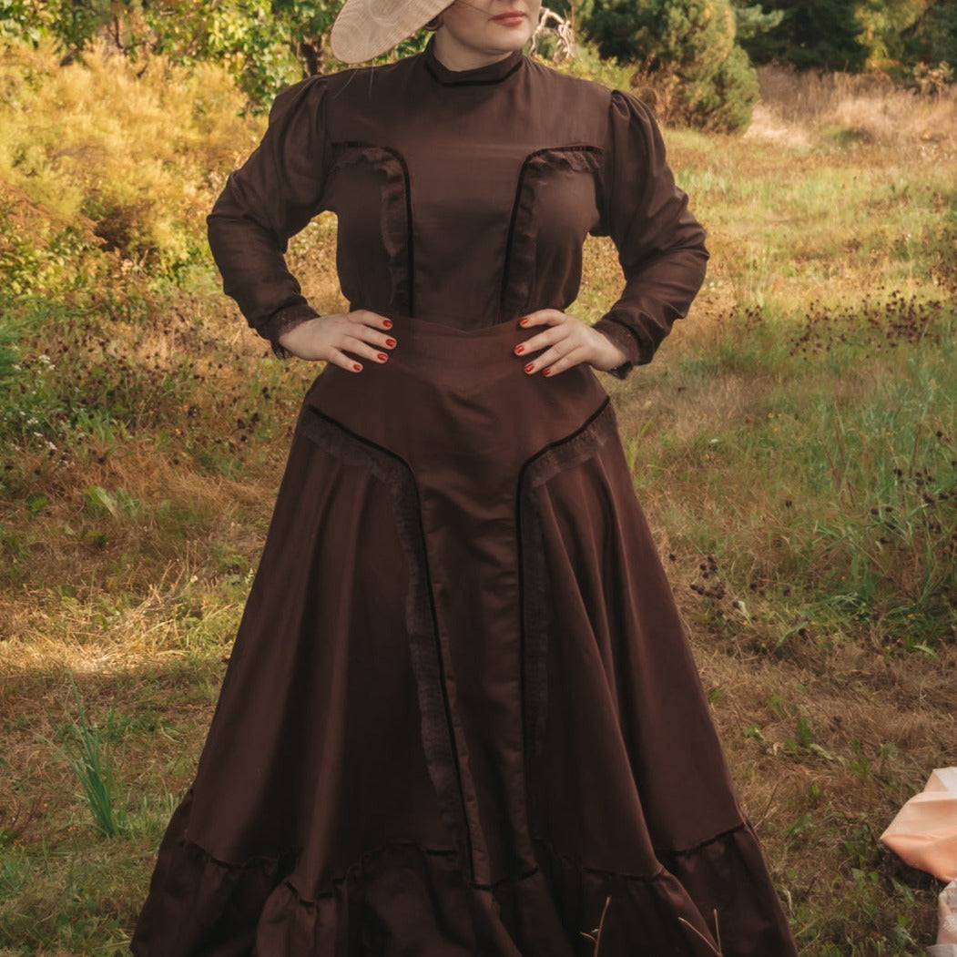 Walking linen brown corset skirt and blouse. Handmade Victorian edwardian gibson girl suffragette 1900s linen set with lace and velvet ribbon.