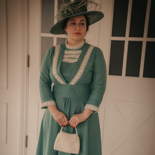 Edwardian victorian green walking tea linen dress with lace. Handmade edwardian gibson girl victorian suffragette day 1900s linen dress with lace.