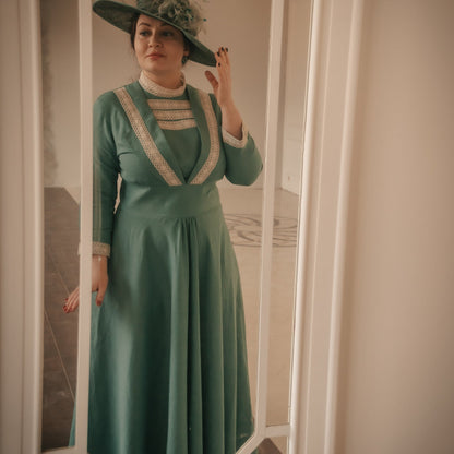 Edwardian victorian green walking tea linen dress with lace. Handmade edwardian gibson girl victorian suffragette day 1900s linen dress with lace.