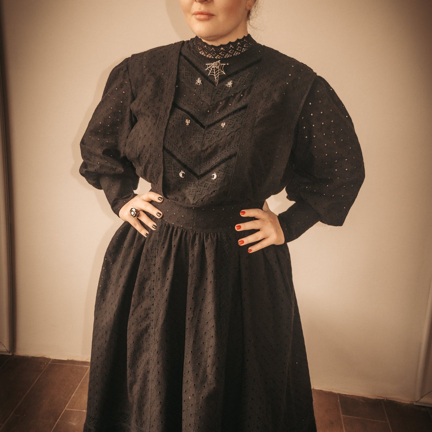 Edwardian victorian cotton black Vanessa Ives vampire Brides dress. Handmade edwardian tea victorian gibson girl 1900s suffragette aestetic dark goth style eyelet cotton dress with lace and velvet ribbon