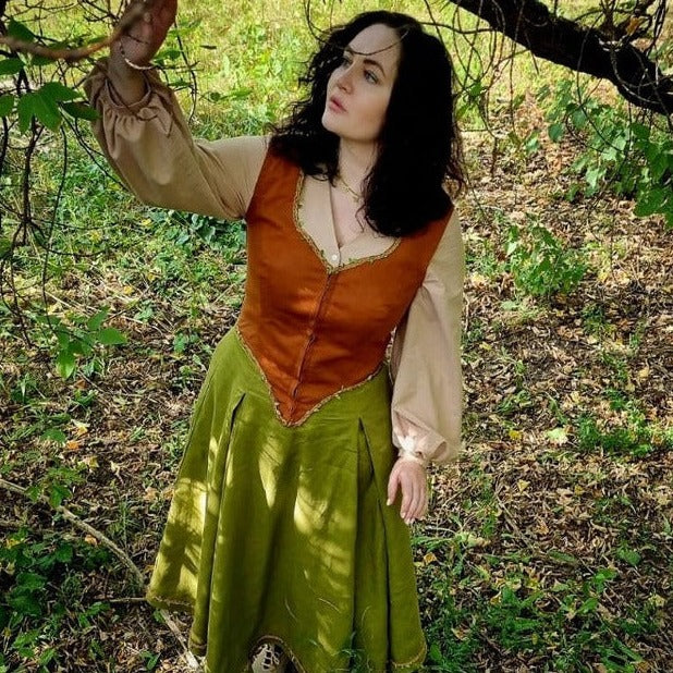 Rosie Cotton goblincore Shire costume. Handmade natural sustainability linen clothes: rust linen corset vest with leaves, olive twirl skirt and beige pirat blouse.