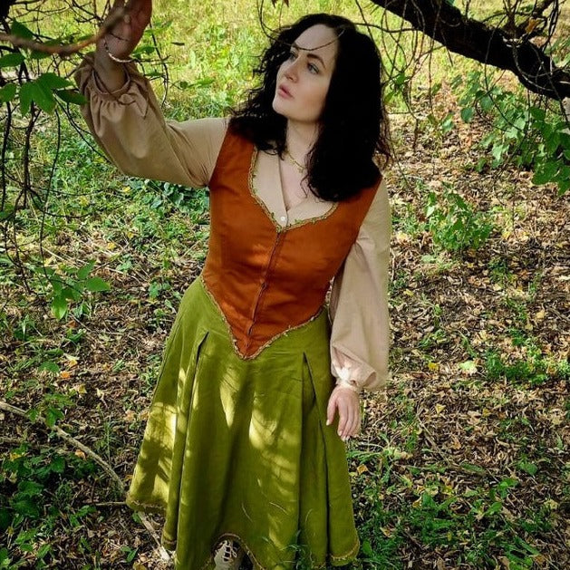 Rosie Cotton goblincore Shire costume. Handmade natural sustainability linen clothes: rust linen corset vest with leaves, olive twirl skirt and beige pirat blouse.