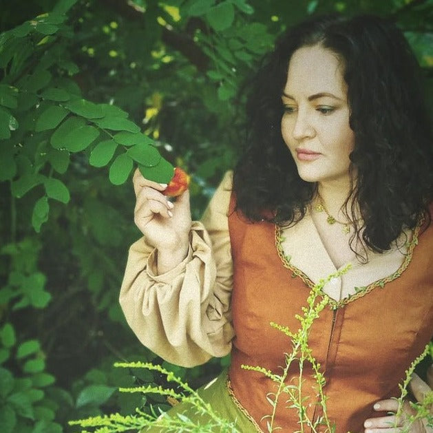 Rosie Cotton goblincore Shire costume. Handmade natural sustainability linen clothes: rust linen corset vest with leaves, olive twirl skirt and beige pirat blouse.