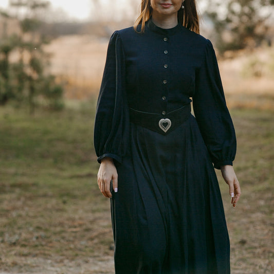 Nesta Archeron style linen dress. Handmade navy blue Acotar linen dress with puff sleeves and wood buttons.
