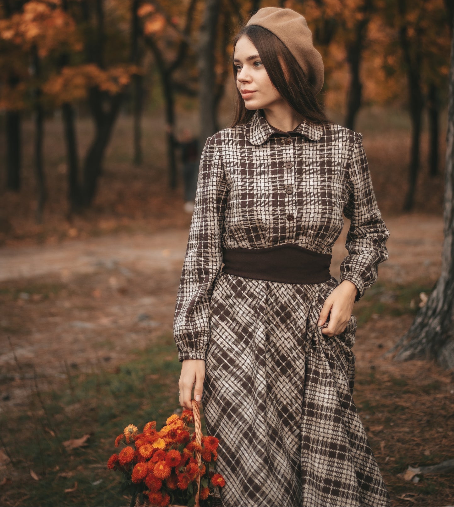 Tartan scotland brown check wool dress with edwardian belt. Handmade Retro style classic wool dress with wood buttons and peter pan collar.