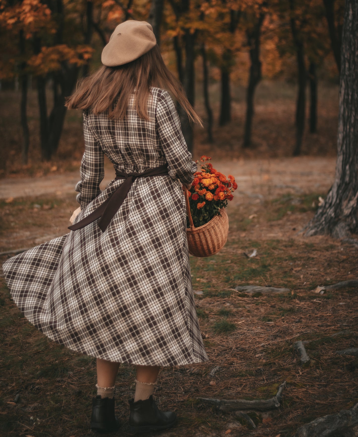 Tartan scotland brown check wool dress with edwardian belt. Handmade Retro style classic wool dress with wood buttons and peter pan collar.