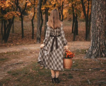 Tartan scotland brown check wool dress with edwardian belt. Handmade Retro style classic wool dress with wood buttons and peter pan collar.