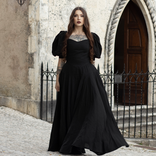 Witch moon wimslegoth black Hecata linen goth dress. Handmade Mortisha Adams vampire corset style black linen dress with V waist and puff sleeves.