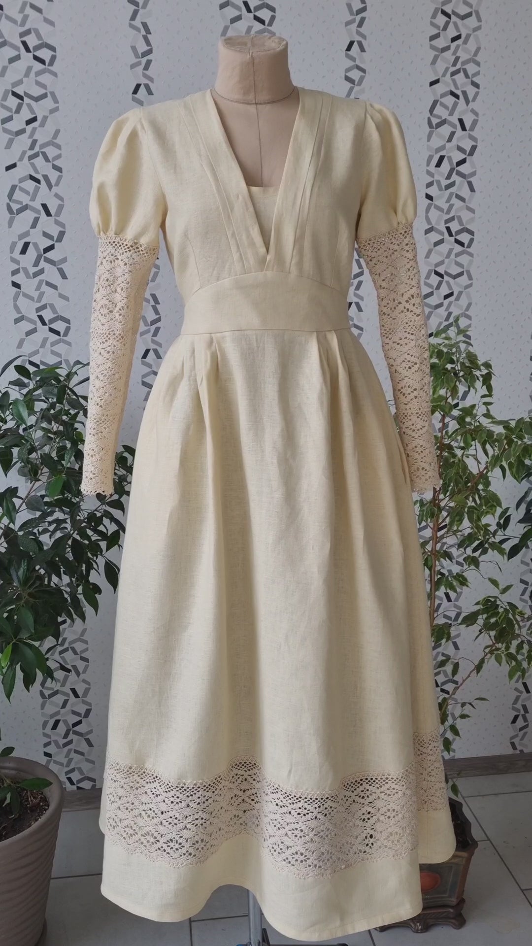 Victorian edwardian gibson girl eggshell elven princesscore linen dress. Handmade sustanable linen dress with lace